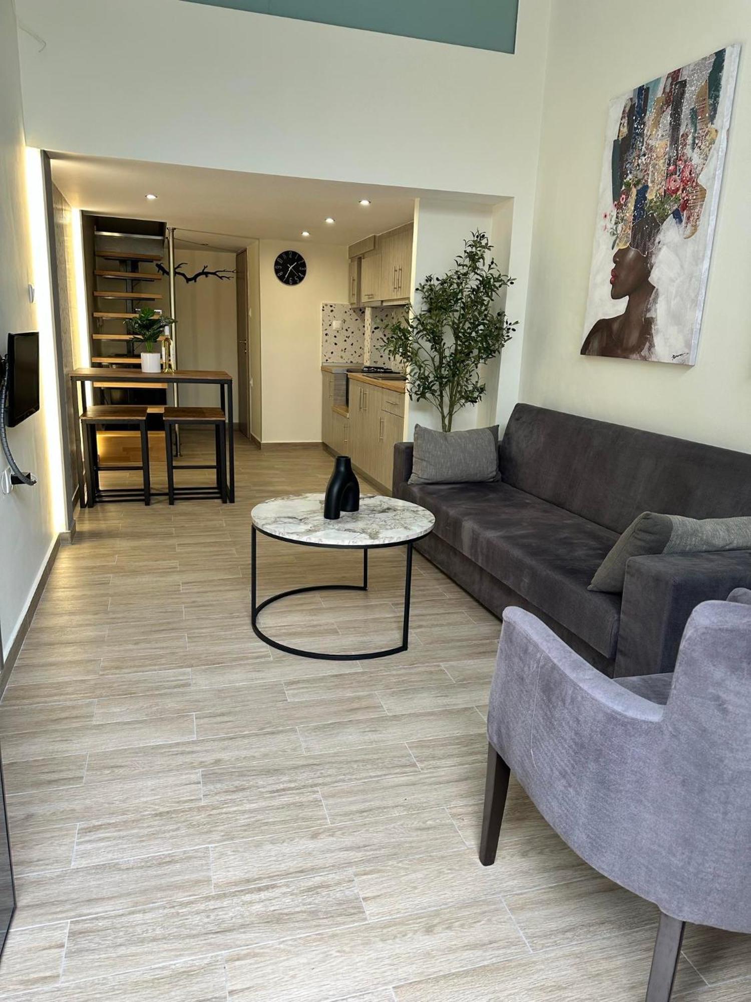 Trainstation Apartment In Thessaloníki Exteriör bild
